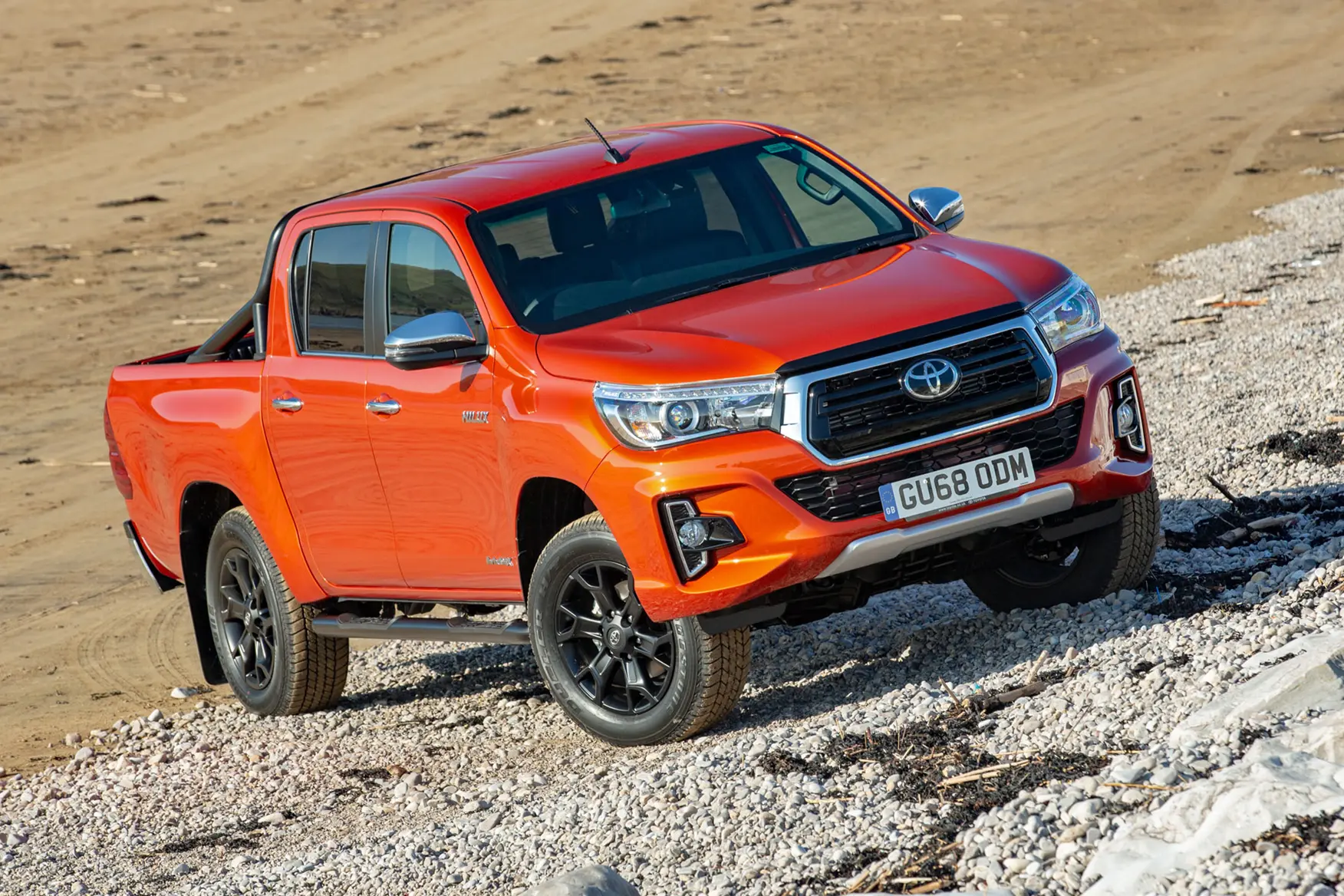TOYOTA HILUX 2016- TUULILASI TOYOTA HILUX 2016- TUULILASI - Image 1