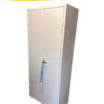 Lukollinen metallikaappi