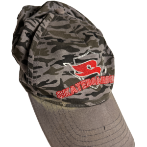 Vintage skateboarding lippis harmaalla camo-kuosilla