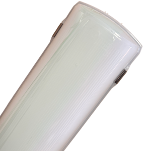 M-Light Primaledpro 035 LED-teollisuusvalaisin ja kirkas kupu lähikuvassa.