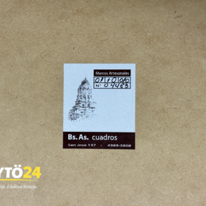 Argentiinalaisen kehystämön Marcos Artesanales Bs As cuadros -merkintä taulun taustassa