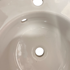Pyöreämuotoinen Villeroy & Boch lavuaari hanareiällä ja ylivuotoreiällä
