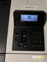 HP LaserJet Enterprise M506 ohjauspaneeli näytöllä ja numeronäppäimillä