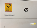 HP LaserJet Enterprise M506 etupaneelin logo ja mallimerkintä