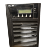 Eaton 9130 1000VA tornimallinen UPS-laite edestä