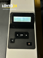 HP LaserJet Pro M402n LCD-näyttö näyttää Asenna musta kasetti ilmoituksen