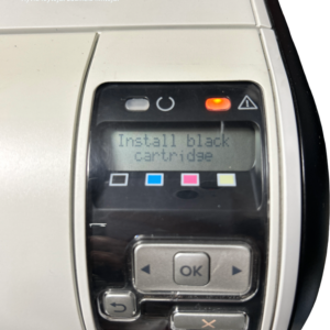 HP LaserJet CP1525nw ohjauspaneeli ja näyttö virheilmoituksella