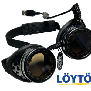 GloFX Pixel Pro LED Goggles -suojalasit ja niihin kytketty USB-virtajohto.