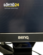 Lähikuva BenQ GW2280 -näytön alareunasta ja logosta.