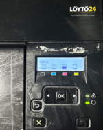 HP LaserJet Pro 200 color M251n ohjauspaneeli ja väritasoja näyttävä LCD-ruutu