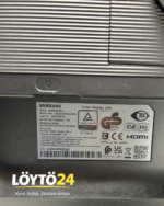 Lähikuva Samsung S24A400VEU -näytön tyyppikilvestä ja mallitiedoista.