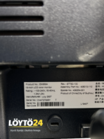 HP L1940t -näytön arvokilpi ja valmistenumero